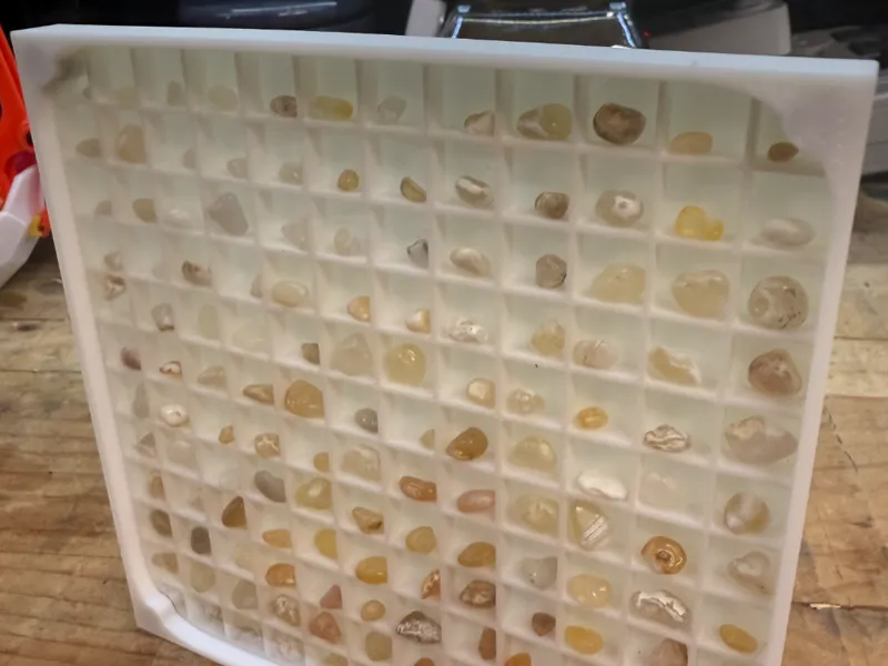 144 Compartment Display with Magnetic Lid