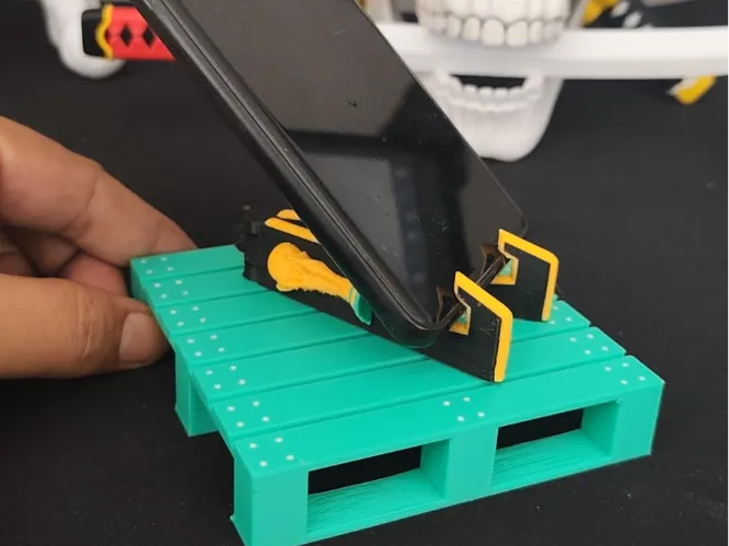 FIFA PHONE HOLDER