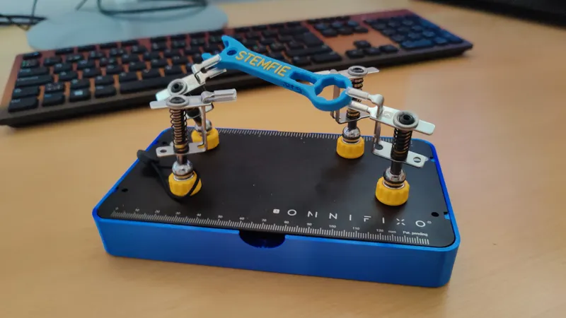 Base for Omnifixo