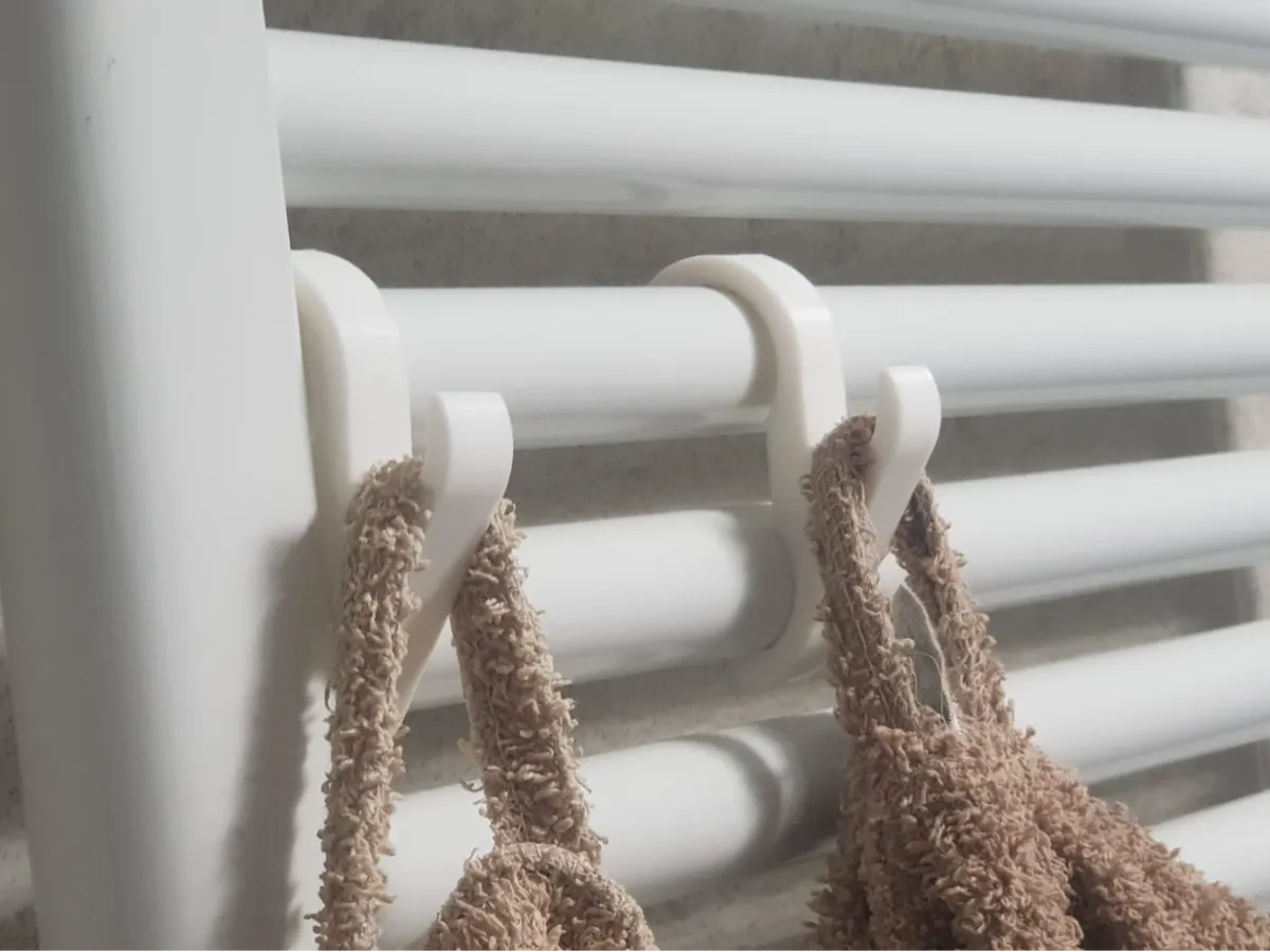 Crochet porte-serviette pour radiateur