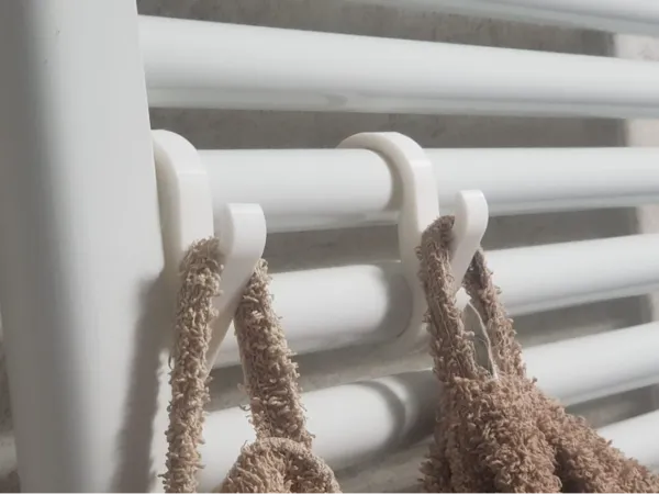 Crochet porte-serviette pour radiateur
