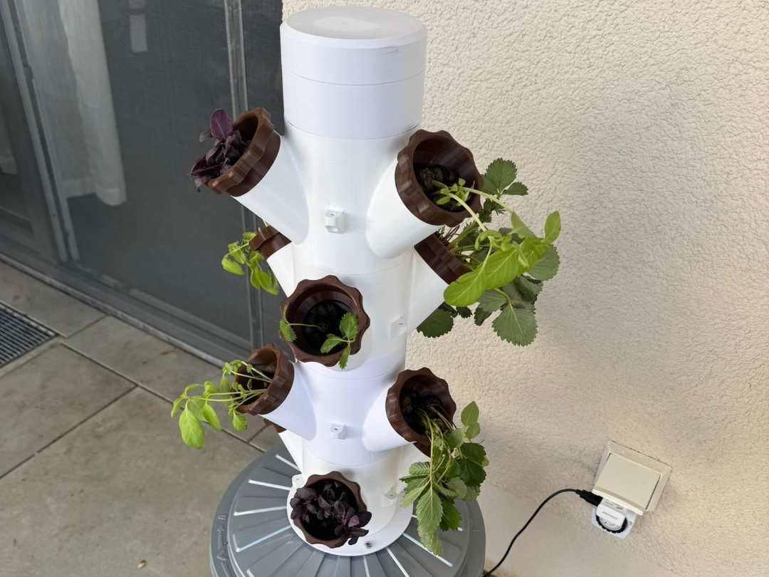 Modular Hydroponic Tower / Vertical Garden