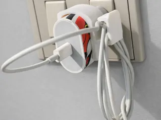 Wall Plug Cable Organizer Clip - Snap on (Apple )