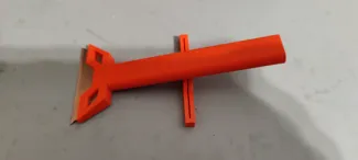 Scraper with box cutter blade