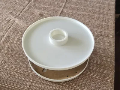 RECYCLED SPOOL SPINNING DISPLAY