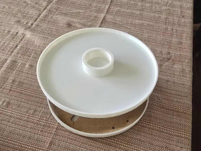 RECYCLED SPOOL SPINNING DISPLAY