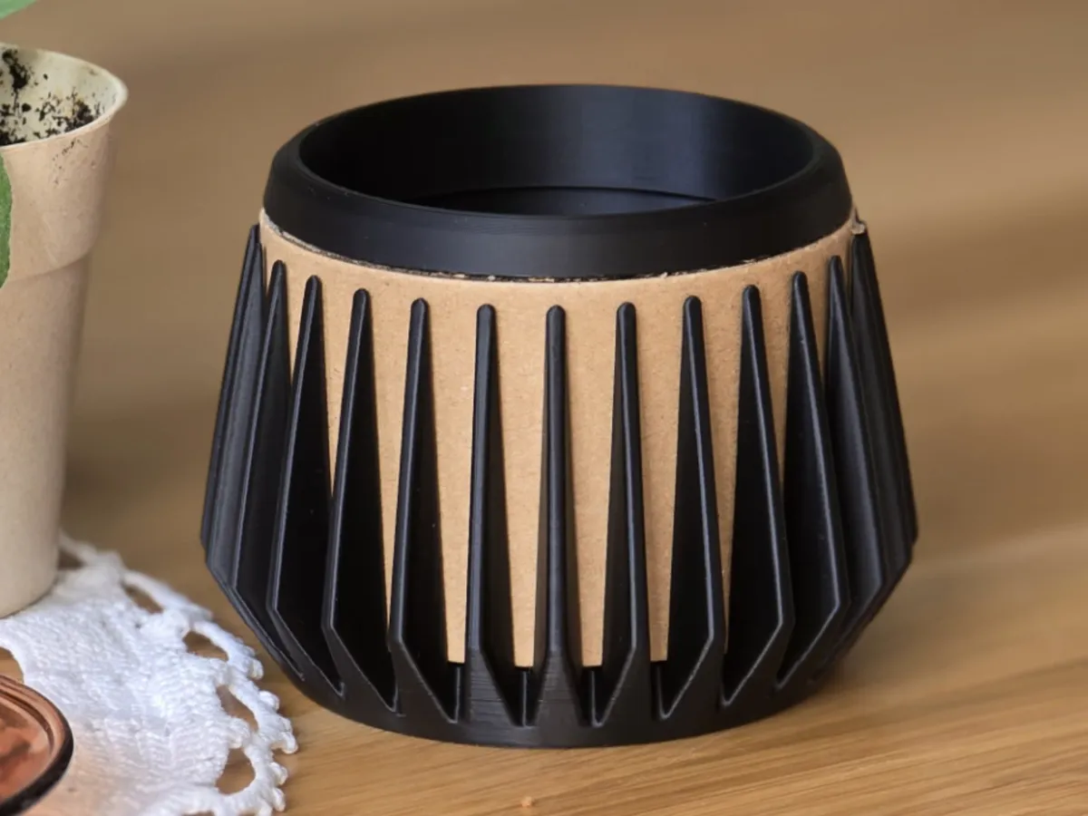 Pot de fleurs en bobine de carton
