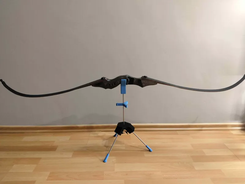 Folding bow stand using metal rods
