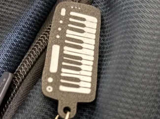 Chaveiro Divertido de Teclado (Sintetizador)