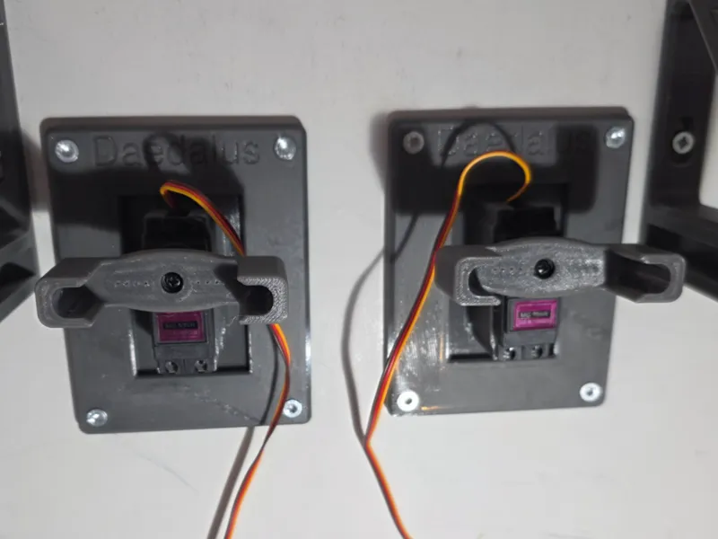 Adjustable wall mount for MG996/R servo