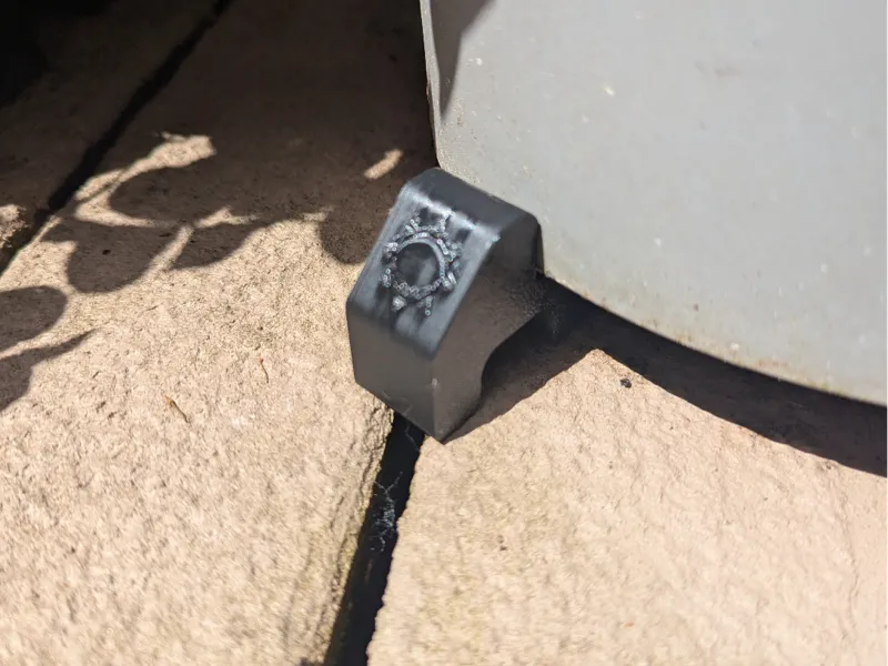 Small Pot Riser & Water Drain