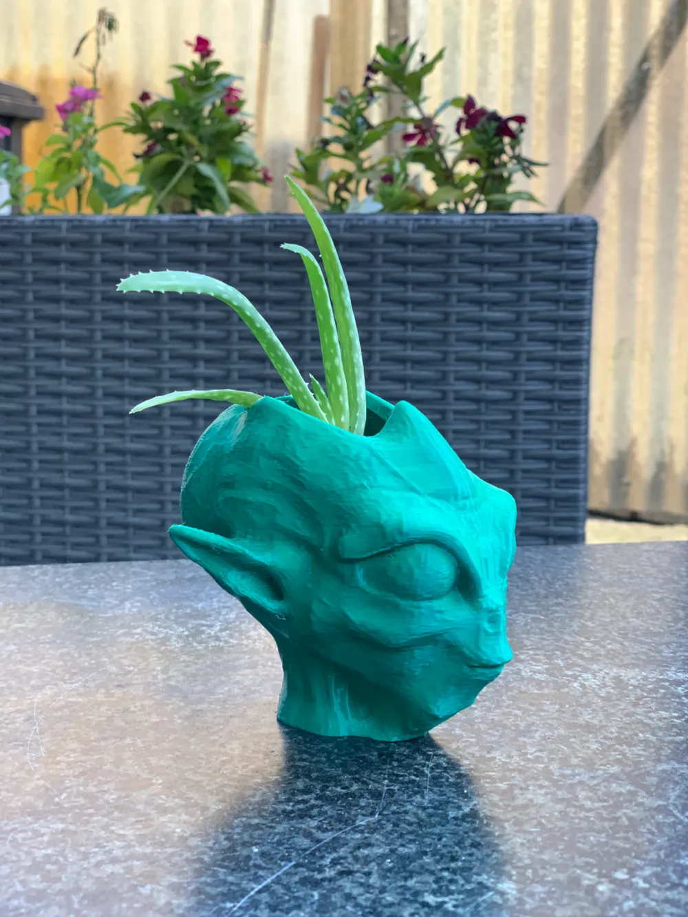 Alien Head Succulent Flower Pot by Ladislau - MakerWorld