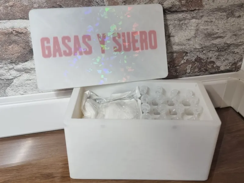 Box for serum and gauze with magnetic lid