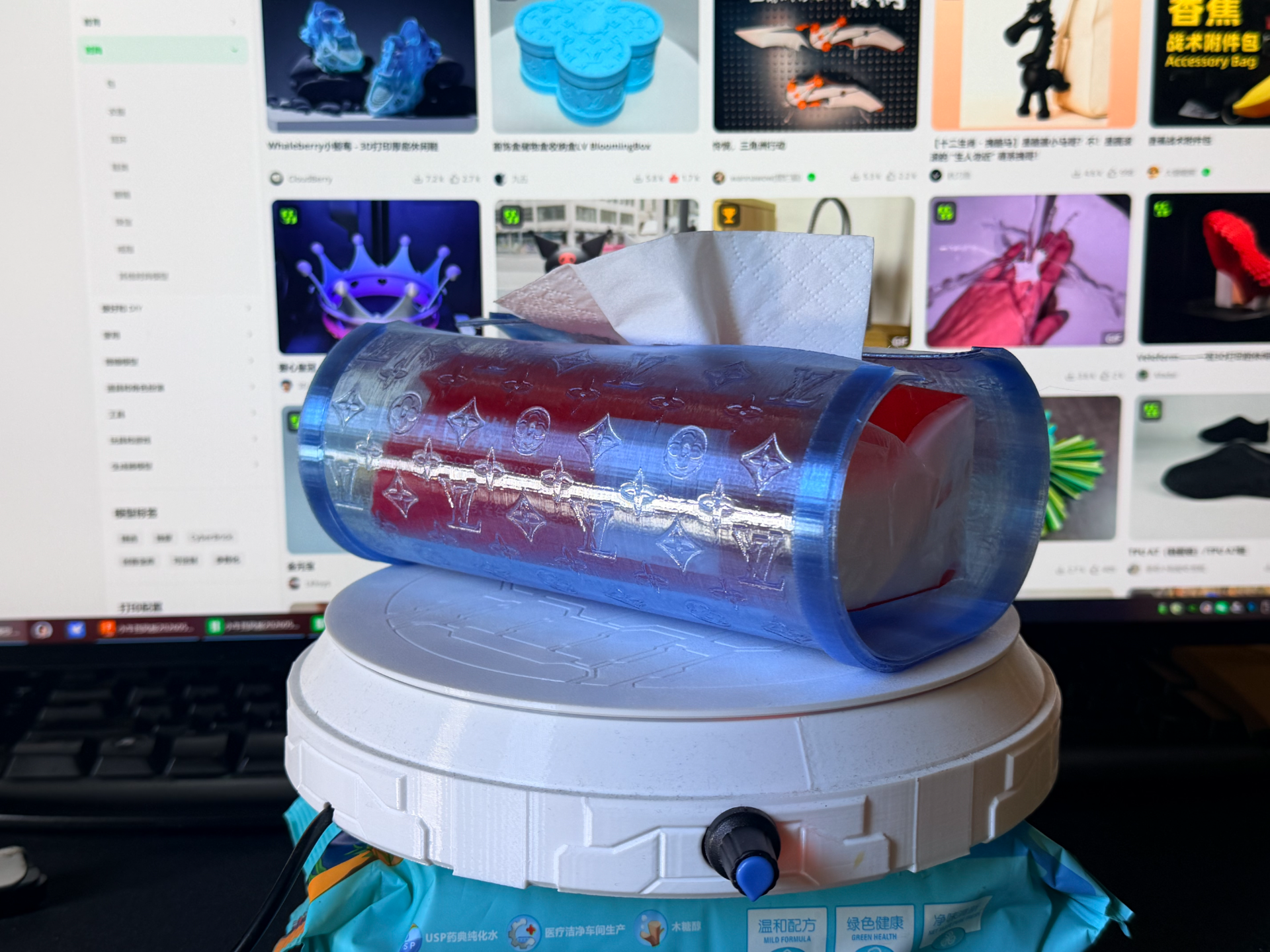 Miniatura 1 do modelo 3D 透明简约驴家纸巾盒大号花瓶模式主体