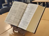 Présentoir à livre effet bois — photo 3