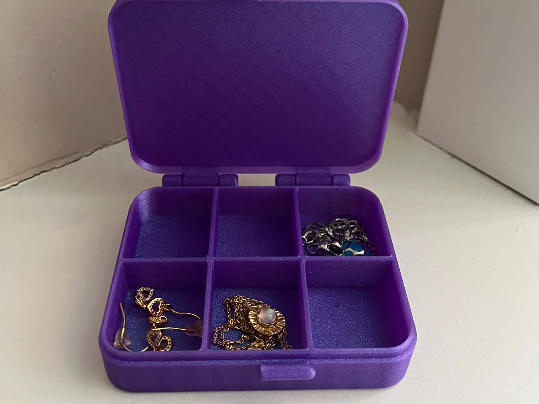 Travel case for jewelry