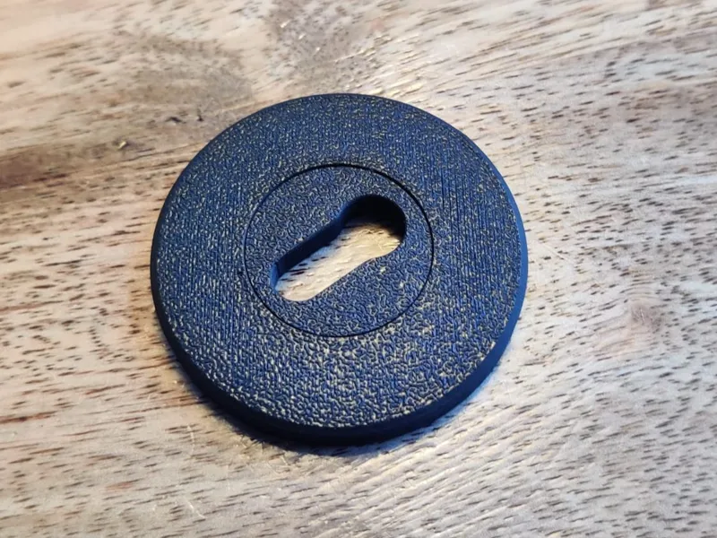Keyhole cover that covers screws