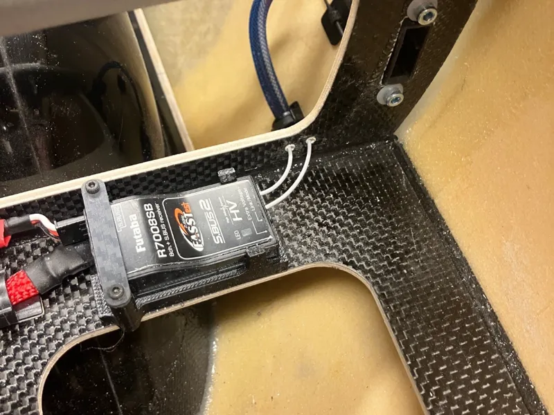RX Futaba R7008SB holder
