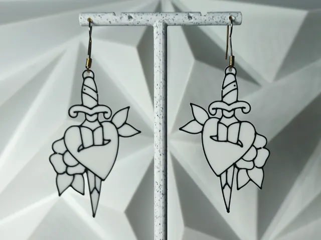 Aretes Daga del Corazón Eterno