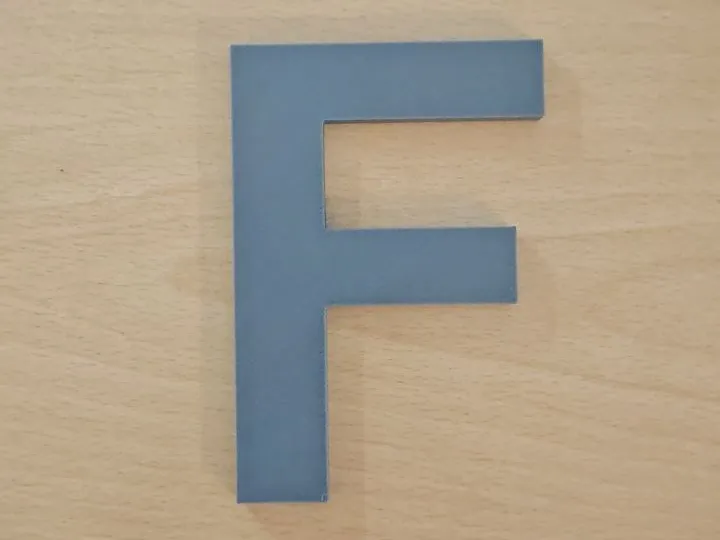 Buchstabe F