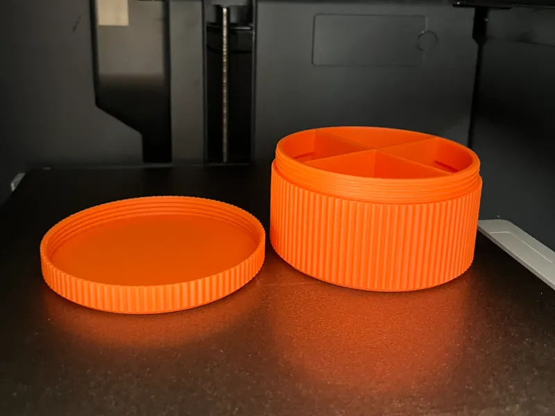 Medium divided box