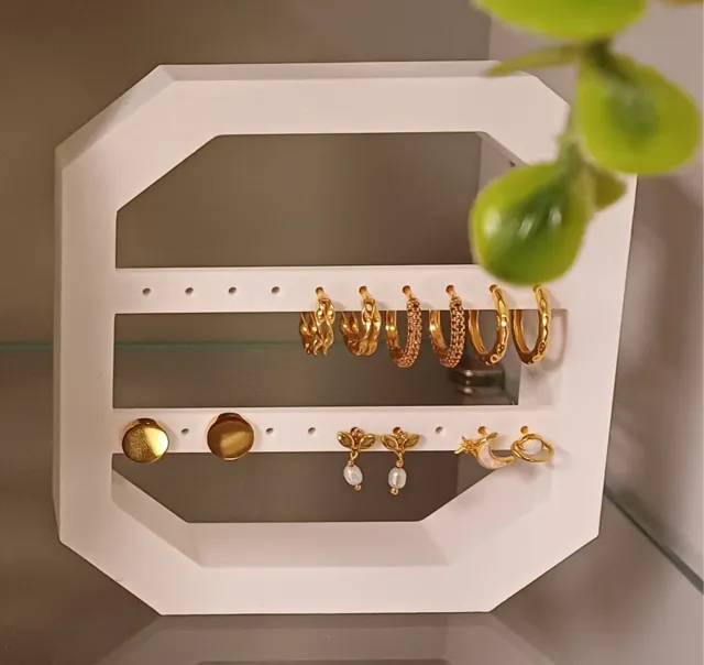 Small earring holder