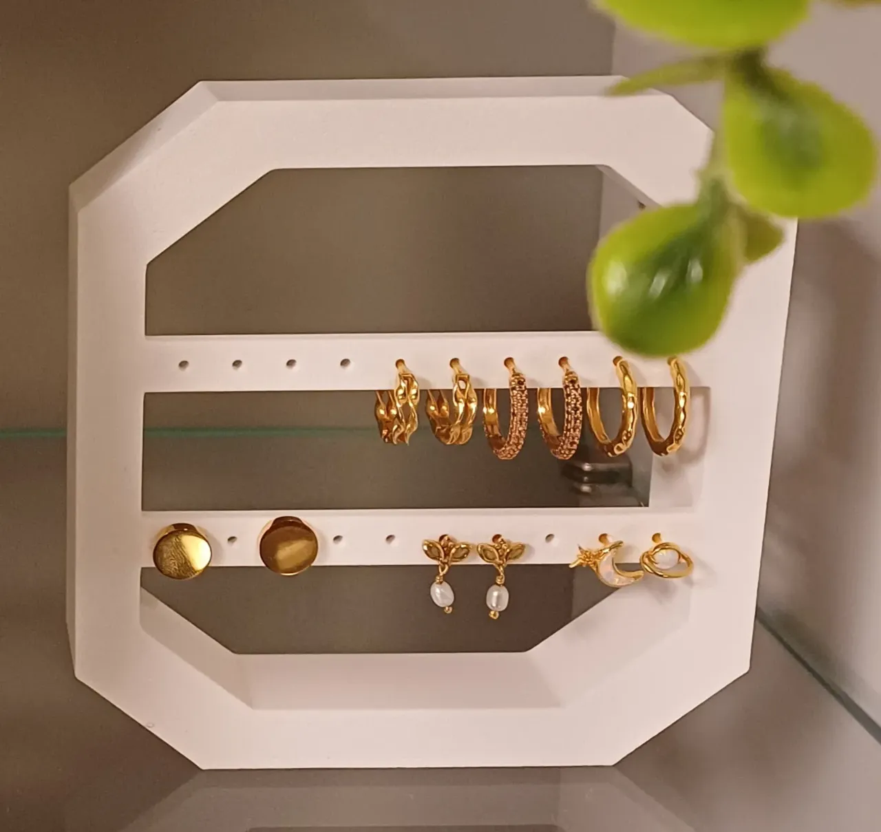 Small earring holder view 2