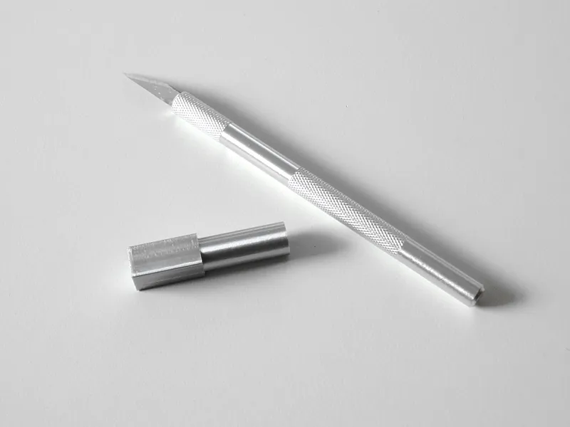 Protective cap for scalpel-style cutter
