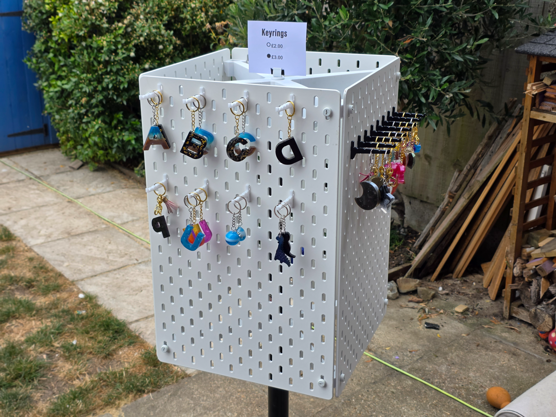 Skadis rotating display stand - 1