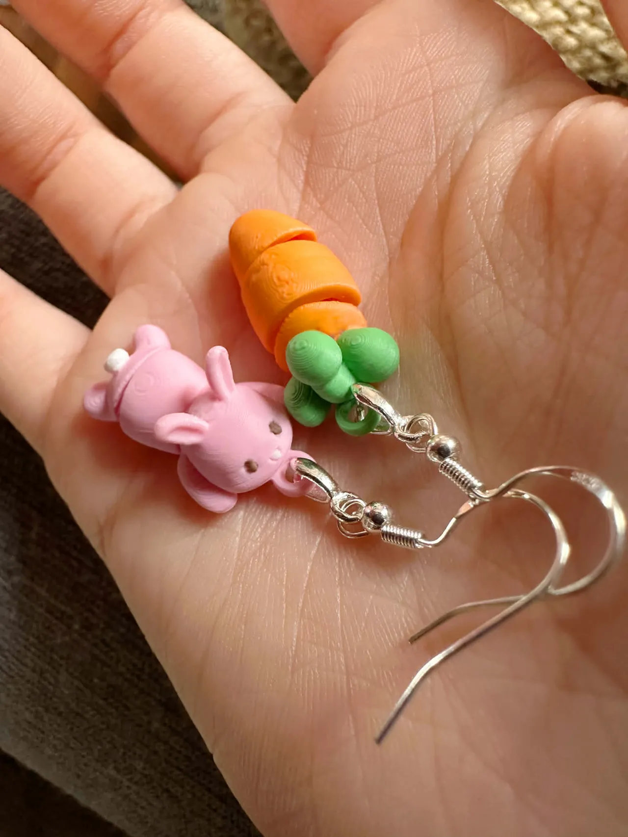 Bunny and Carrot earring set articulated view 3