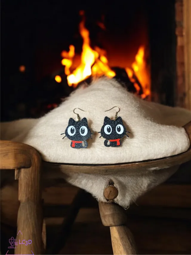 A sweet kitten earrings
