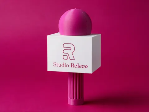 Soporte: Suporte para lapela em formato de microfone — referencia de MakerWorld