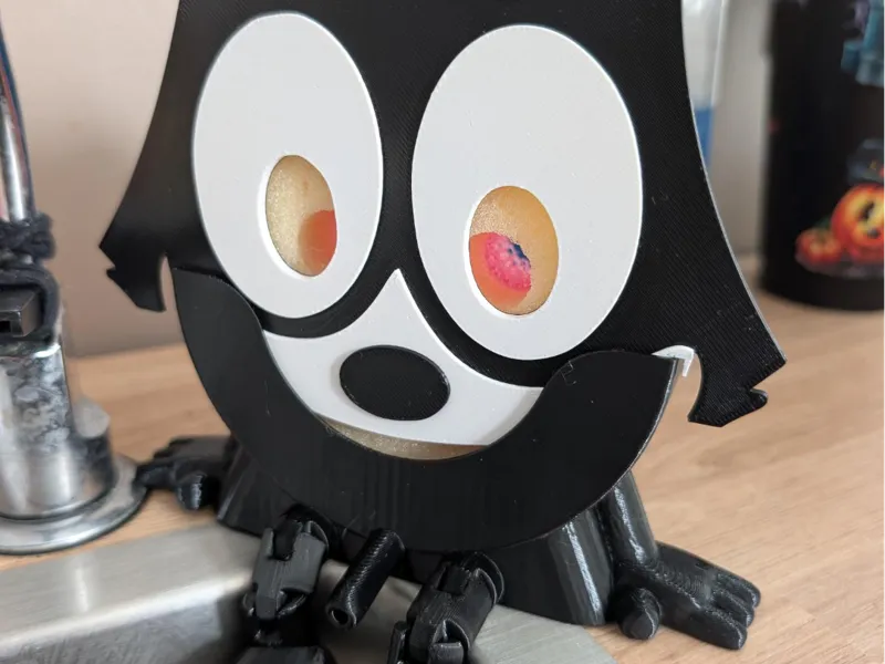 Felix the cat scrub daddy / mommy