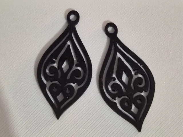 Tear drop Earrings with design