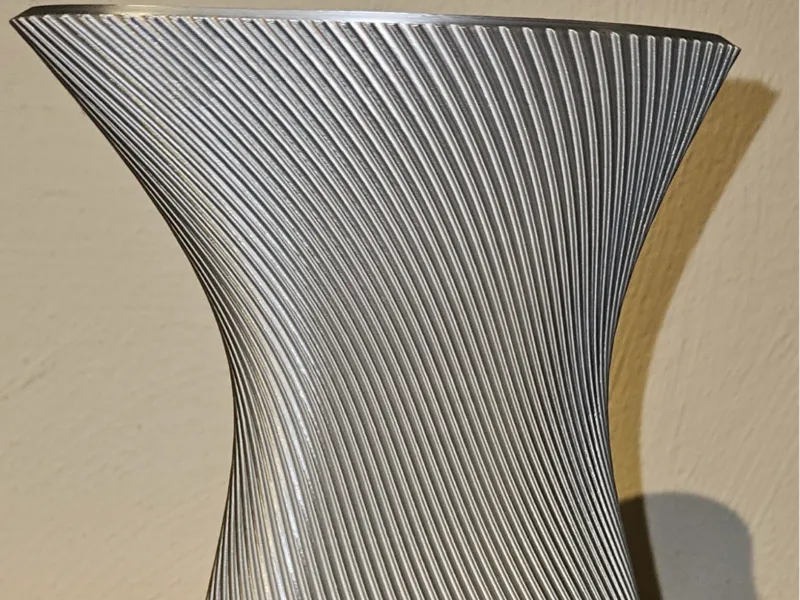 schöne moderne Herzvase