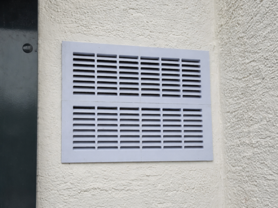 Outdoor Ventilation Grille w/ Integrated Fine Mesh