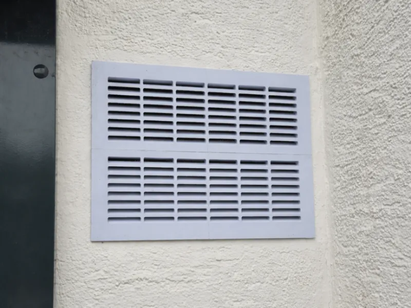 Outdoor Ventilation Grille w/ Integrated Fine Mesh