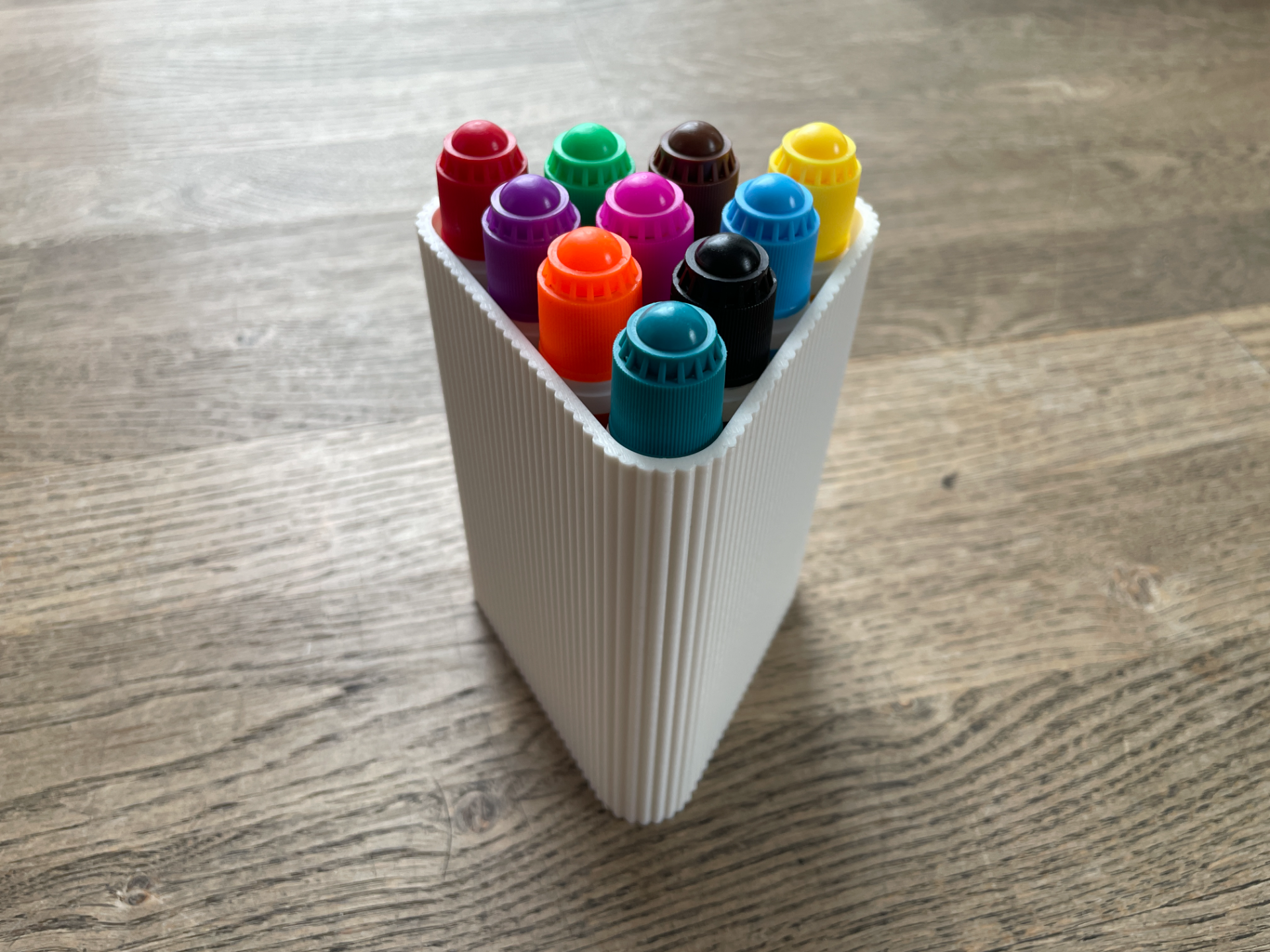 Design triangular Pen, pencil & Marker Holder