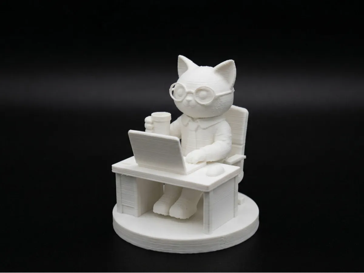 Working Cat with Laptop – Office Desk Figurine - Free 3D Print Model ...