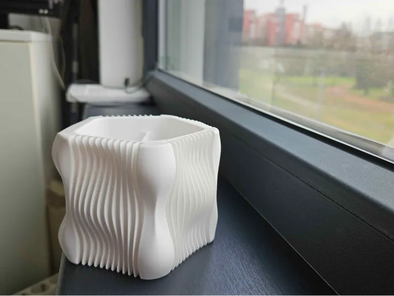 Wavy Pen Holder