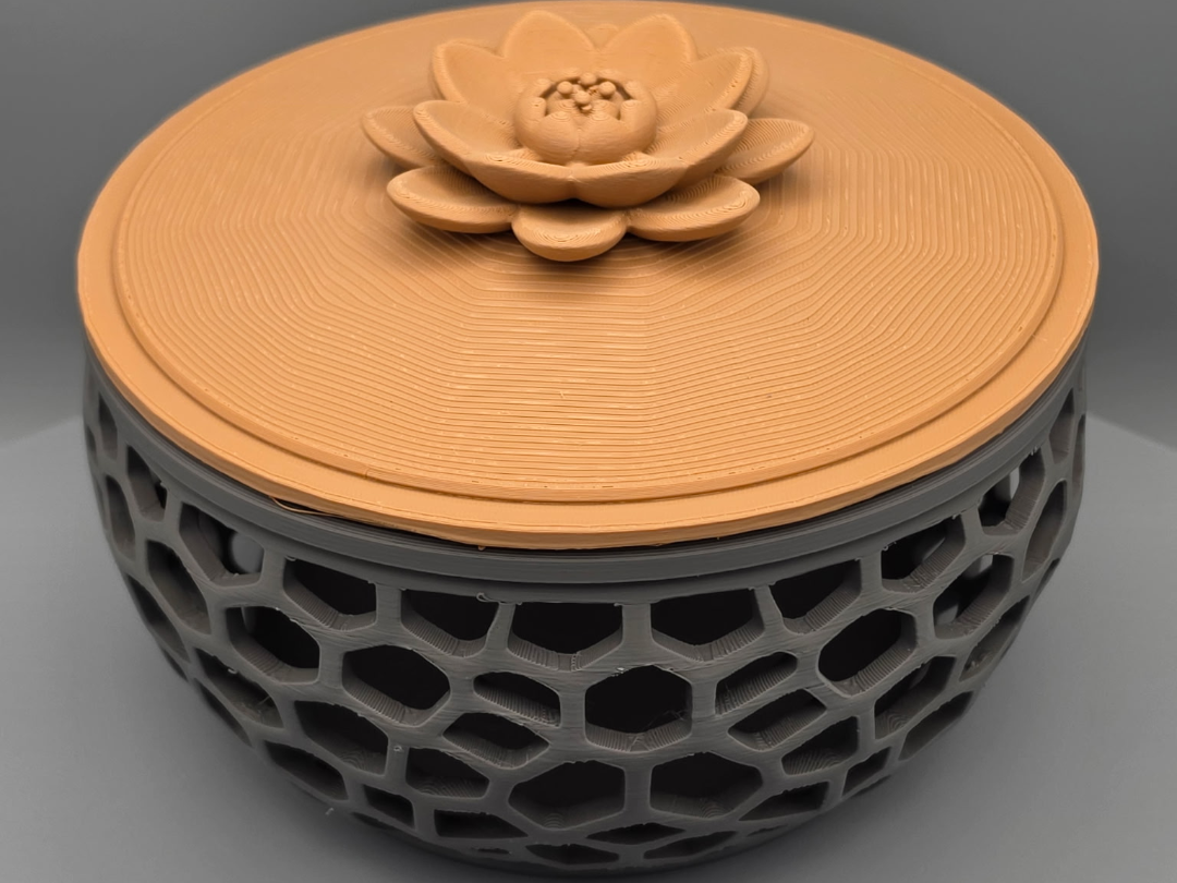 Elegant Geometric Mesh Bowl with Floral Lid