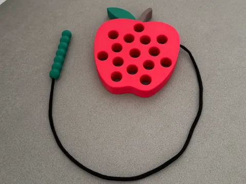 Letrero o emblema decorativo: Montessori Spielzeug Apfel & Wurm — referencia de MakerWorld