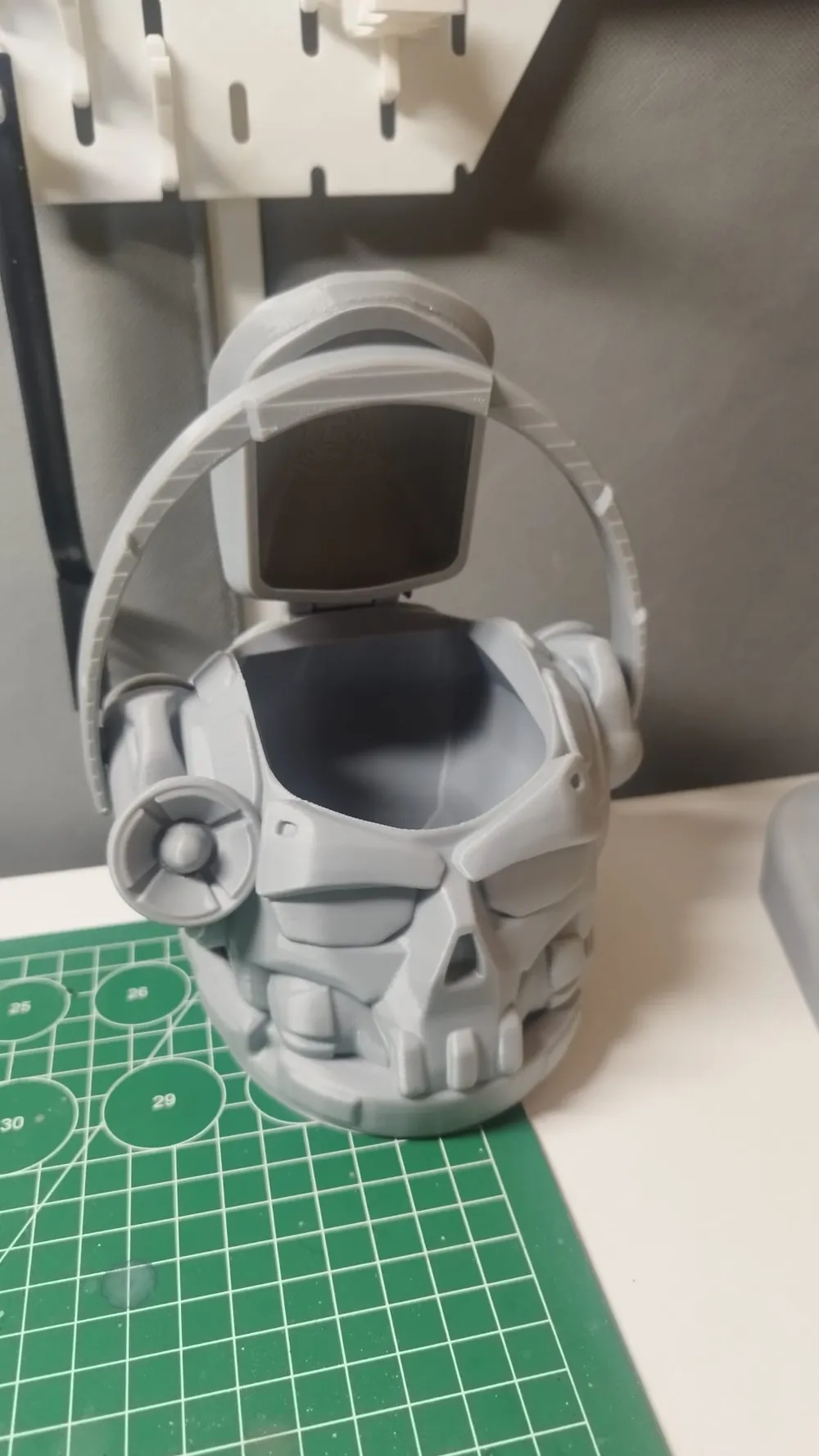 Mechskull Candy Bucket for Halloween - Free 3D Print Model - MakerWorld