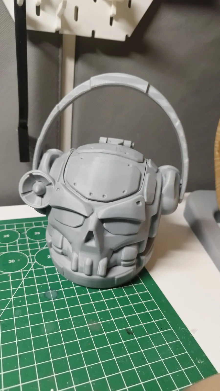 Mechskull Candy Bucket for Halloween - Free 3D Print Model - MakerWorld
