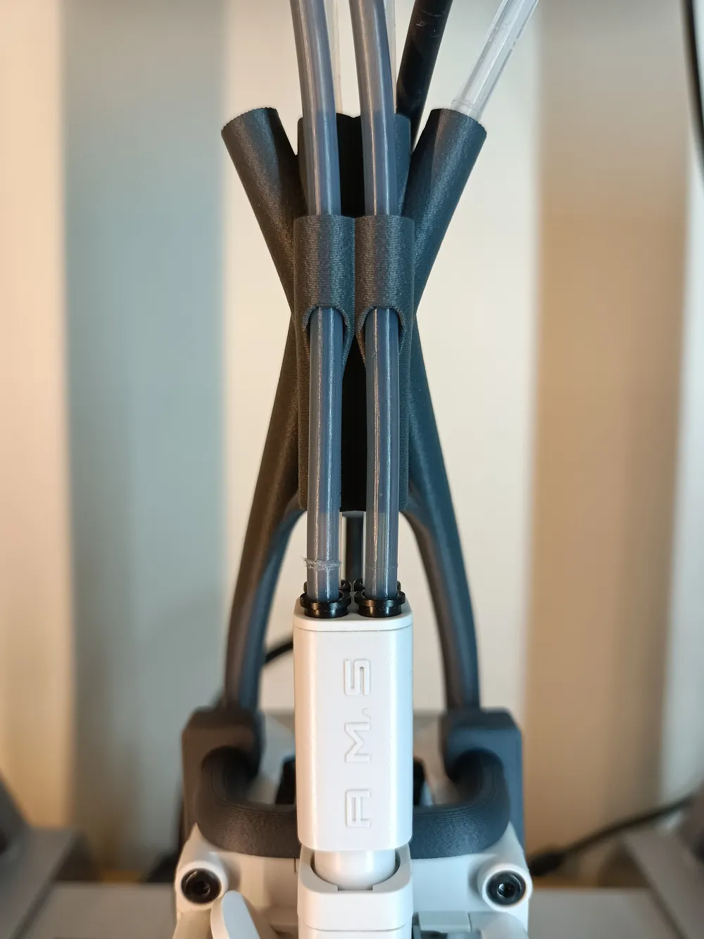 A1 Series Filament Hub Helper Giraffe - Free 3D Print Model - MakerWorld