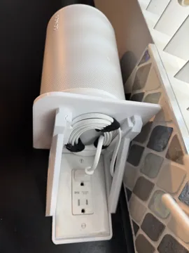 Estante o repisa: Sturdy Outlet Shelf (with removable top shelf) — vista de referencia 4
