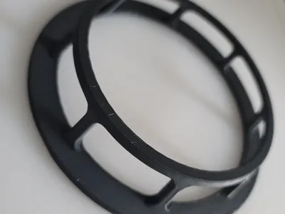 Coffee filter retainer with lip