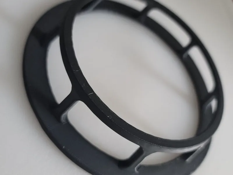 Coffee filter retainer with lip