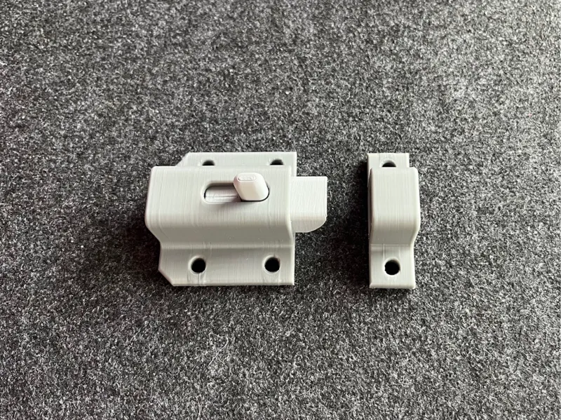 Springloaded sliding doorlock
