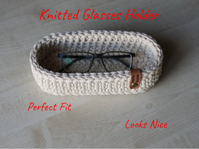 Knitted glasses holder